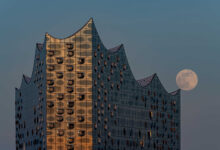 Lars Theiß: Vollmond über Hamburg - Fotografien